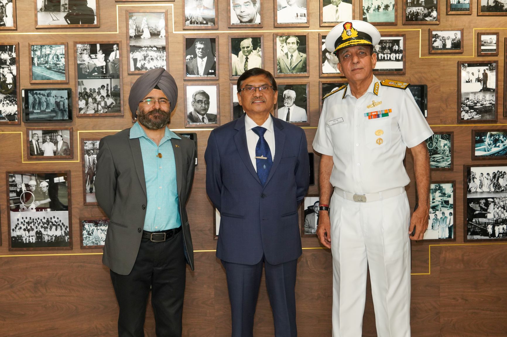 Visit of VADM Deepak Kapoor Controller of Logistics (COL) - 4th Jan 2023123